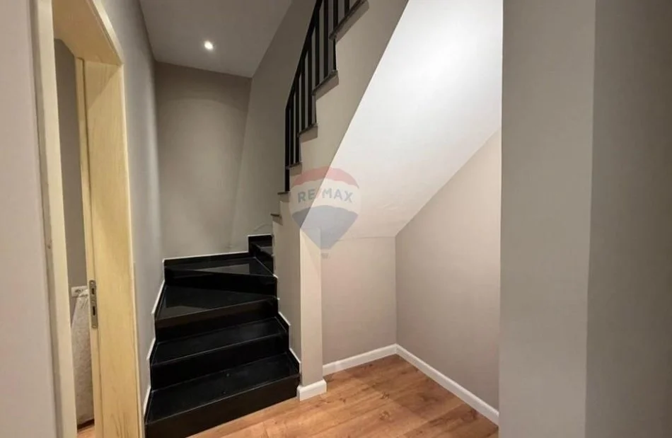 Tirane, shitet Vile 3+1 , 215 m² 490.000 € (kodra diellit 1)