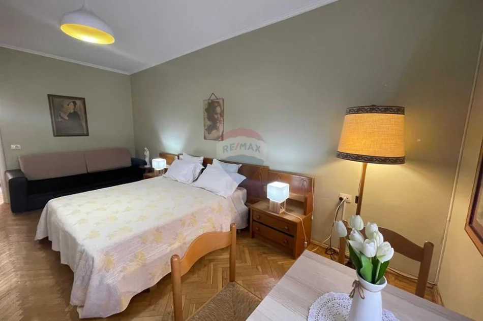 Tirane, jepet me qera apartament 1+1+Aneks Kati 2, 60 m² 570 € (Qender)