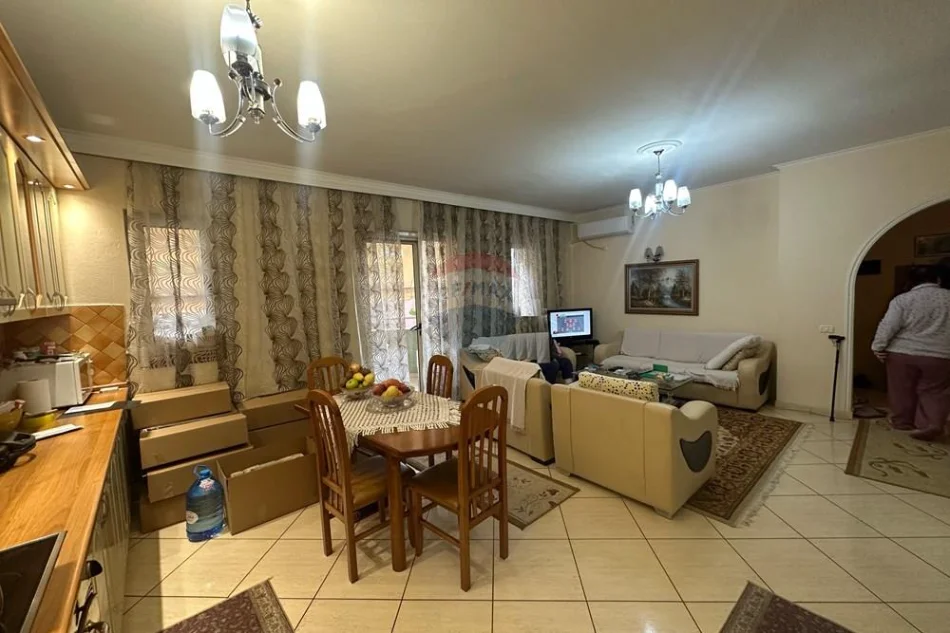 Tirane, shes 2+1+2 ne Selite Kati 4, 170.000 €