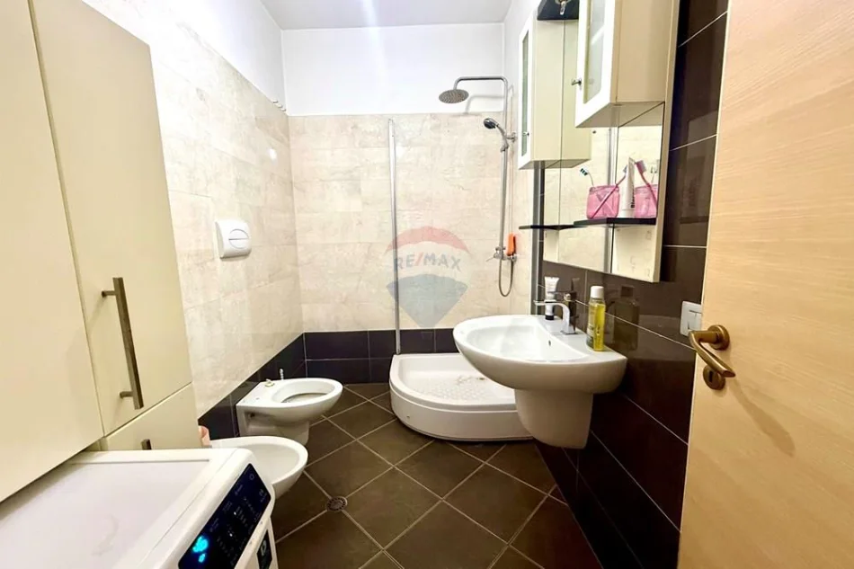 Tirane, shitet apartament 2+1 , 101 m² 215.000 € 