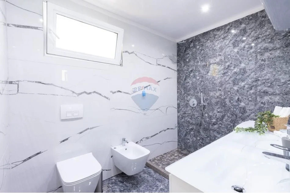 Tirane, shitet apartament , 105 m² 260.000 € 