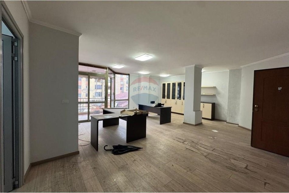 Tirane, shitet apartament 2+1 Kati 3, 103 m² 258.000 € (Rruga Muhamet Gjollesha, Tiranë(ID: 530181003-438)