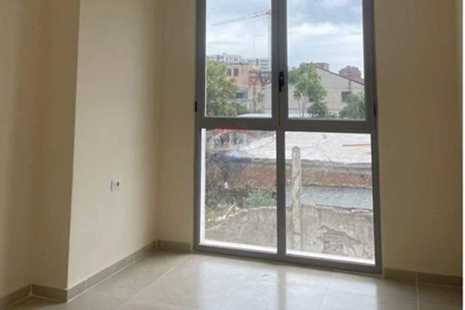 Tirane, jepet me qera apartament 2+1 Kati 2, 88 m² 430 € (Rruga 5 Maji, Tiranë)