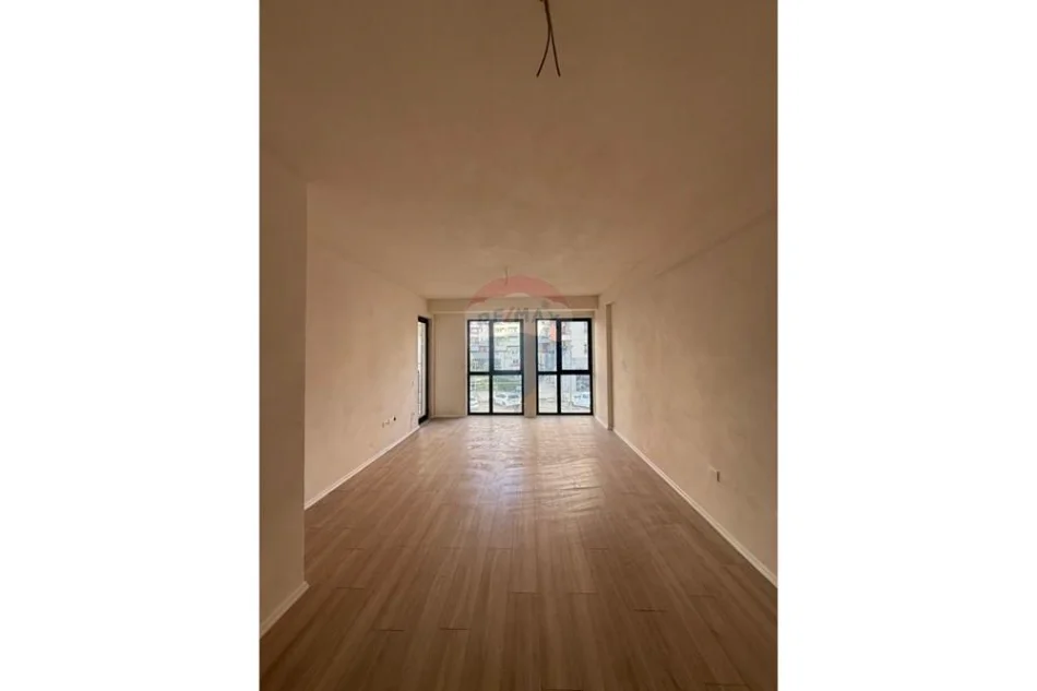Tirane, jepet me qera apartament , 75 m² 500 € 