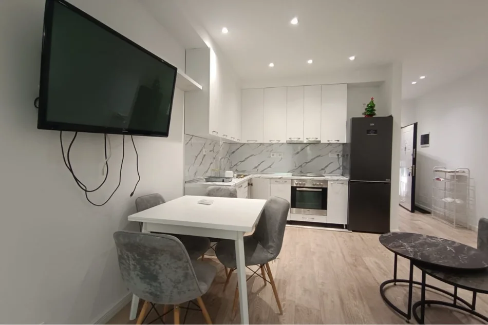 Tirane, jepet me qera apartament 2+1 Kati 3, 600 € (don bosco)