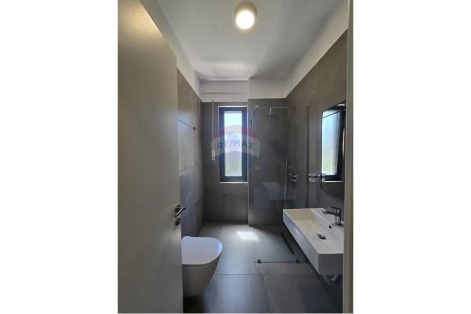 Tirane, shitet apartament 2+1+Ballkon , 120 m² 260.000 € 