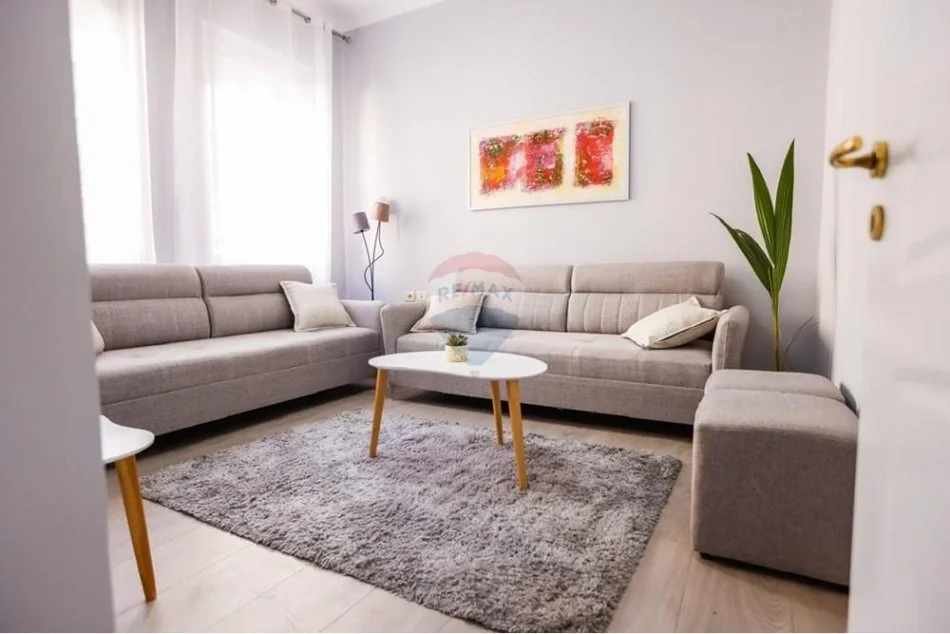 Tirane, jepet me qera apartament 1+1+Ballkon , 64 m² 700 € 