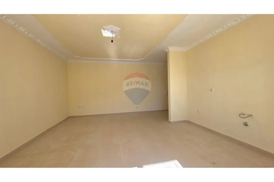 Vlore - Lungomare, shitet apartament 1+1 Kati 5, 79 m² 157.000 € (Lungomare, Vlorë)