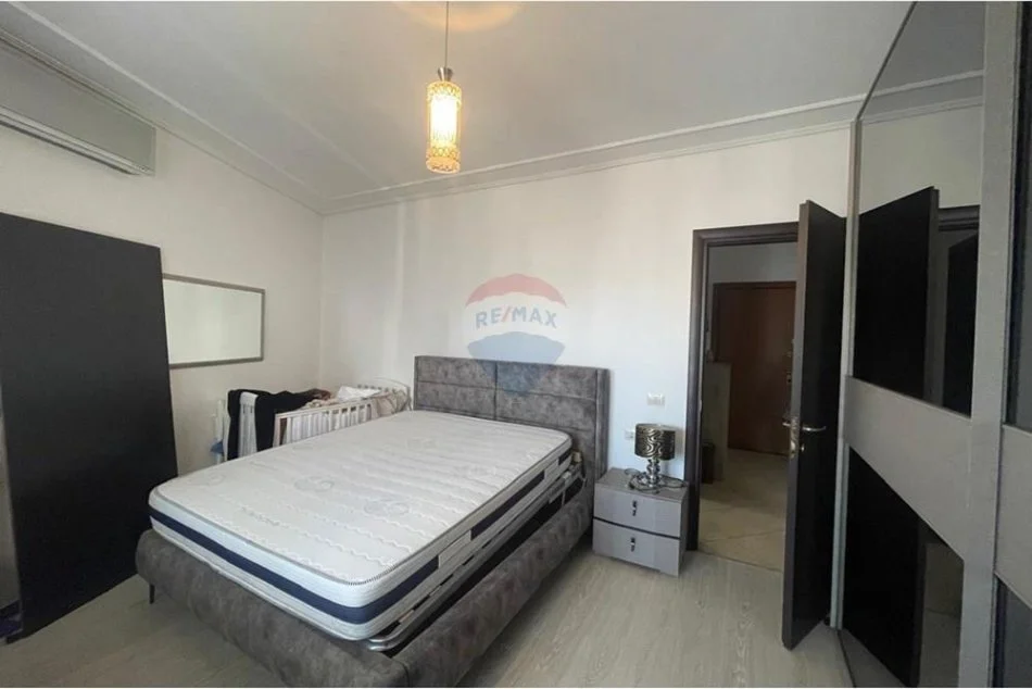 Tirane, jepet me qera apartament 2+1+Ballkon , 120 m² 900 € 
