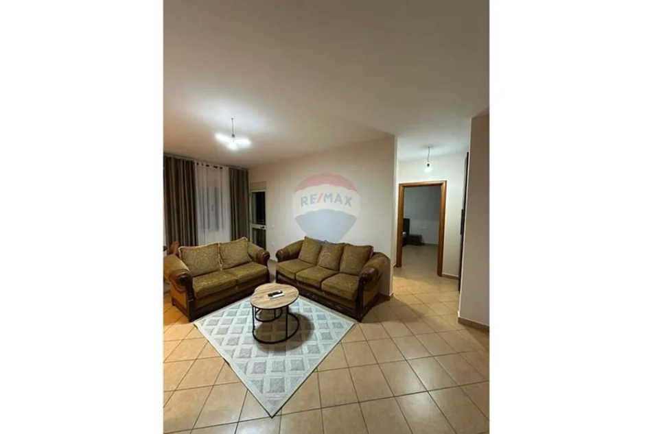 Vlore, jepet me qera apartament 1+1 Kati 7, 75 m² 400 € (Rruga e Cipajve, Vlore)