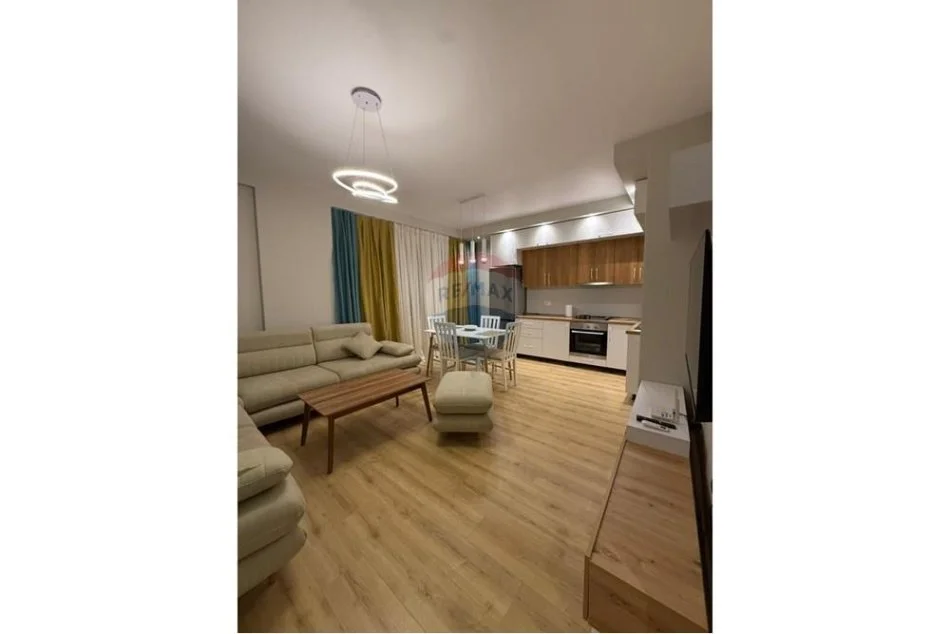 Tirane, jepet me qera apartament 1+1+Ballkon , 75 m² 550 € (Astir)