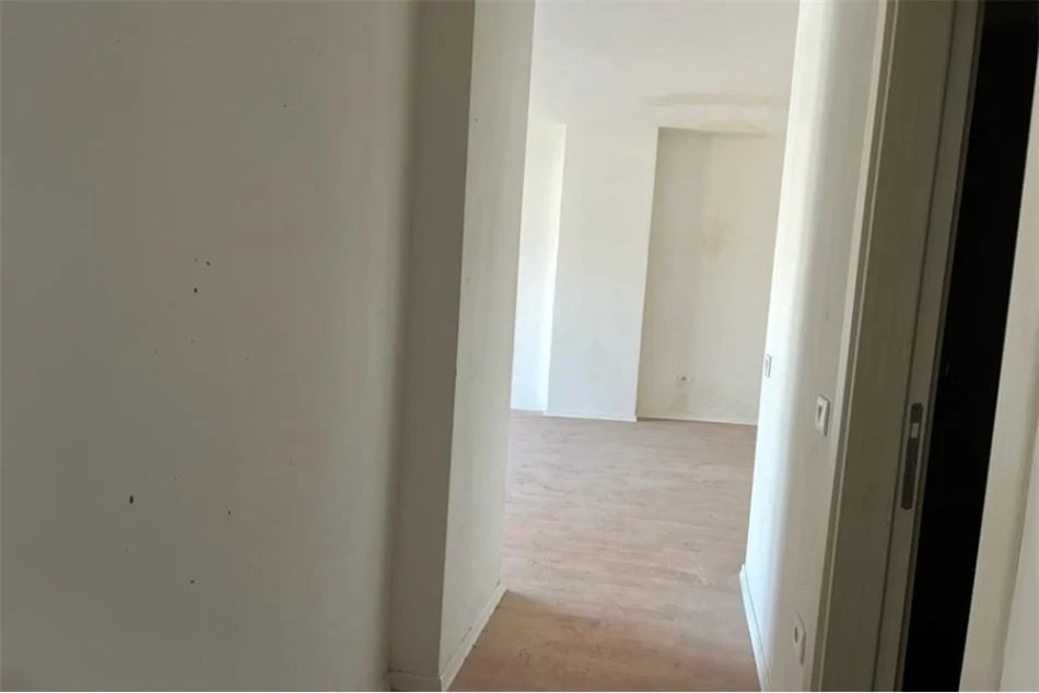 Shitet Apartament 2+1 ne Astir, Rruga Teodor Keko
