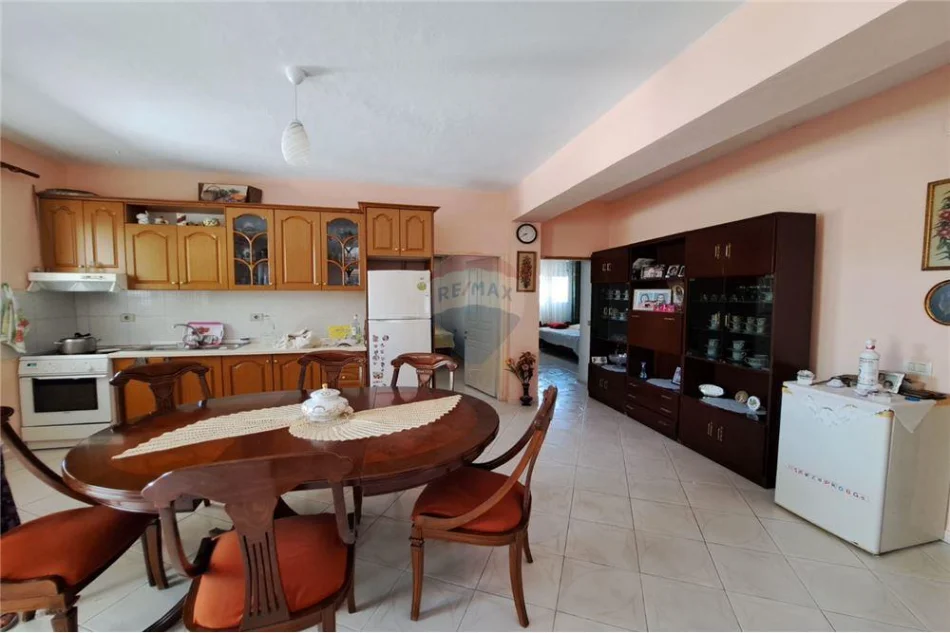 Vlore, shitet shtepi 3+1+Ballkon Kati 0, 456 m² 165.000 € (Ish Fusha Aviacionit Vlorë)