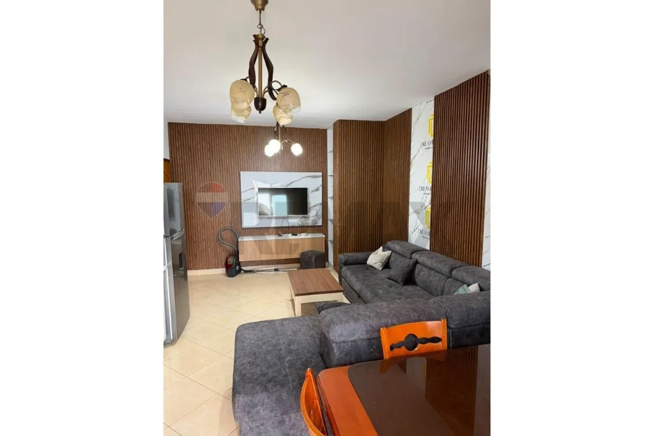 Tirane, jepet me qera apartament 2+1+Ballkon , 650 m² (Don Bosko)