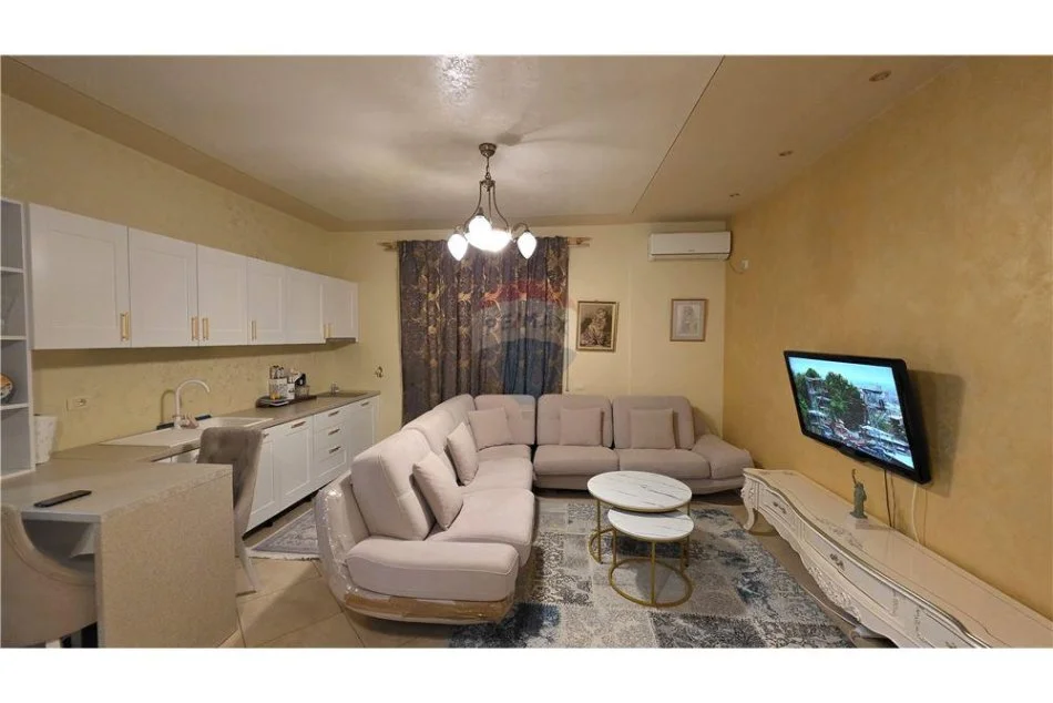 Vlore - Lungomare, shitet apartament 2+1 Kati 9, 104 m² 192.400 € (Pas Hotel Martini, Ish Kombinati, Vlorë)