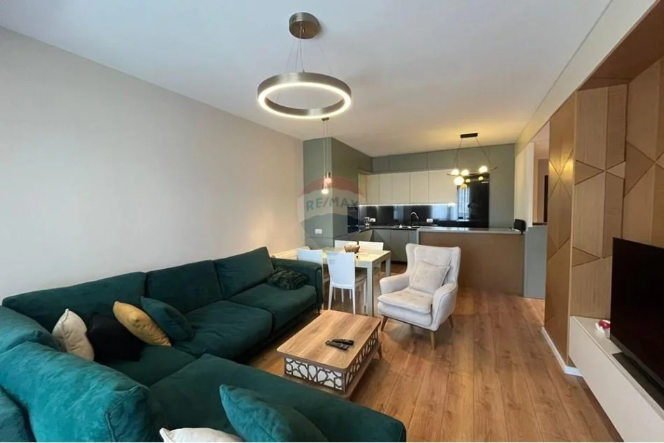 Tirane, jepet me qera apartament 2+1+Ballkon , 115 m² 1.000 € (Kompleksi Star 21)