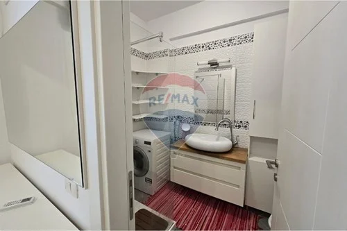 Tirane, jepet me qera apartament 2+1 Kati 2, 105 m² 700 € (Liqeni i Thate)