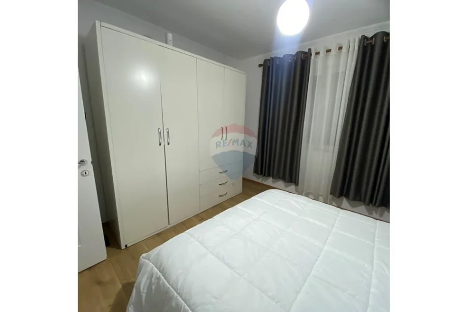 Tirane, jepet me qera apartament 1+1+Ballkon Kati 2, 75 m² 580 € (21 Dhjetori)
