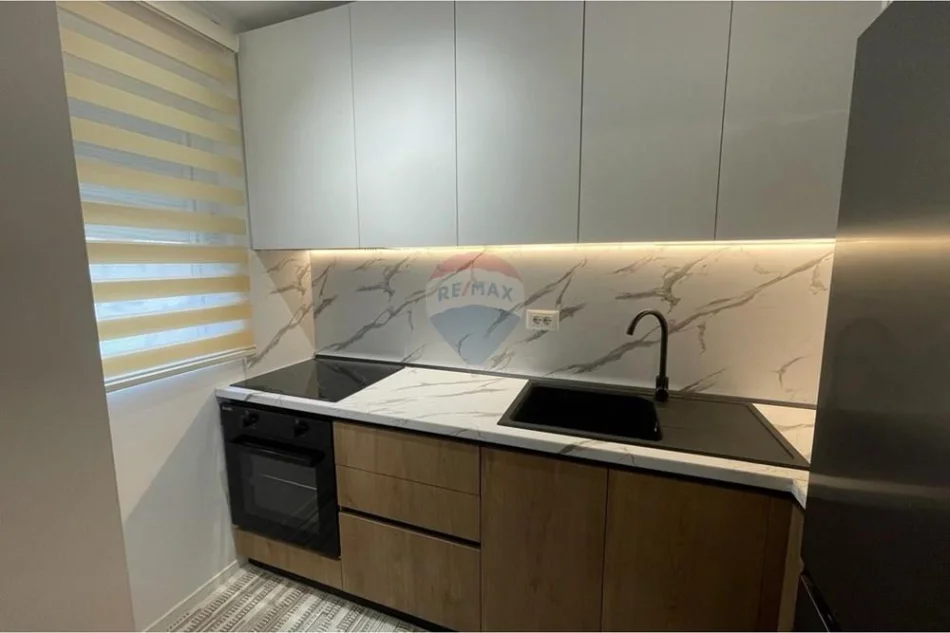 Tirane, jepet me qera apartament 2+1+Ballkon Kati 4, 78 m² 700 € (Ali demi)