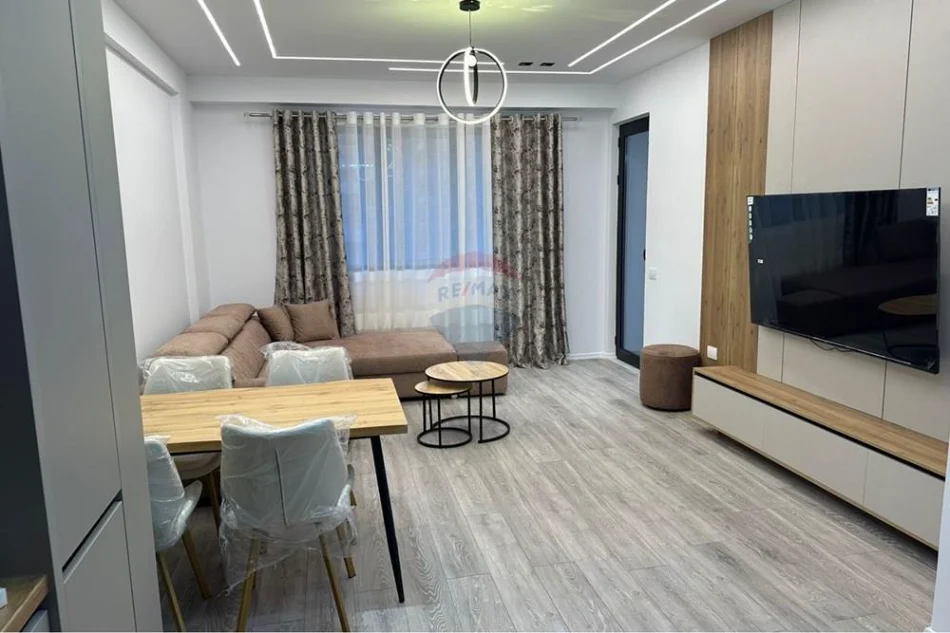 Tirane, jepet me qera apartament 1+1 , 70 m² 