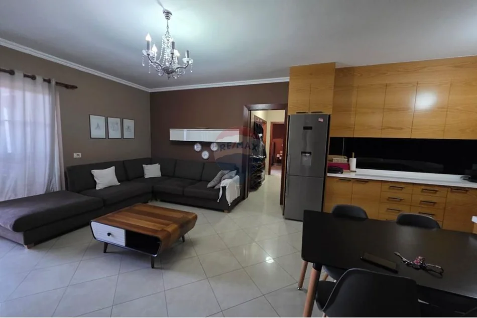 Tirane, jepet me qera apartament Kati 3, 96 m² 800 € 