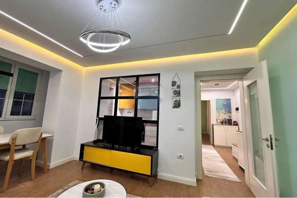 Tirane, jepet me qera apartament 1+1 Kati 2, 75 m² 900 € (rruga elbasanit)