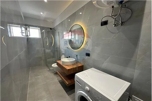 Tirane, jepet me qera apartament 1+1 Kati 2, 42 m² 450 € (Shkolla e Baletit - Tregu Elektrik, Shqipëri)