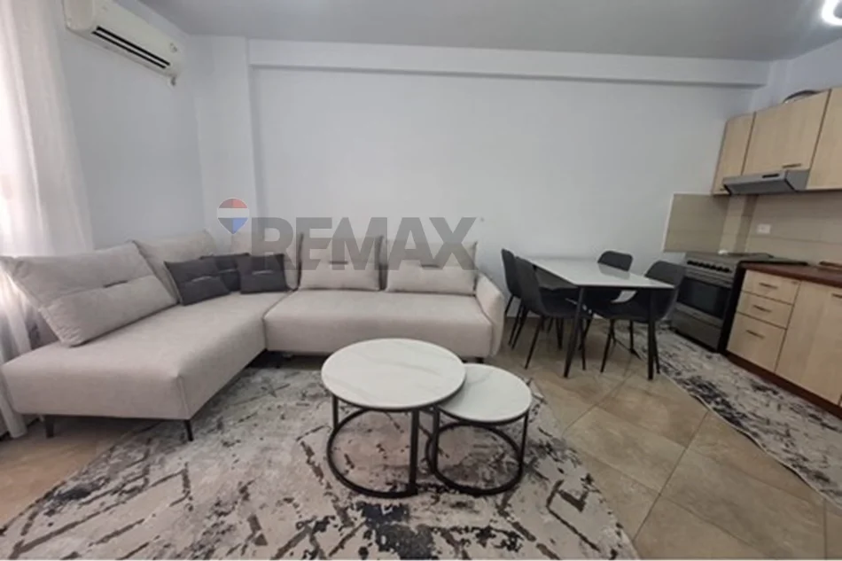 Tirane, jepet me qera apartament 2+1 Kati 4, 