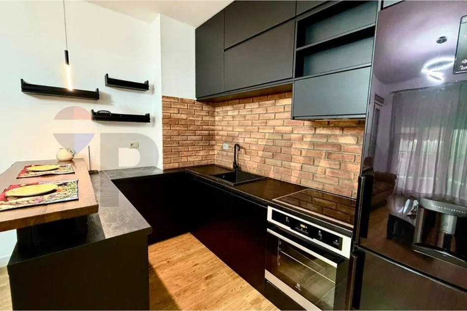 Tirane, jepet me qera apartament 1+1 , 600 € (Kodra e Diellit)