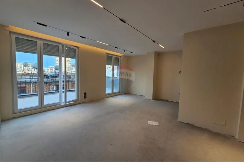 shitet apartament 2+1+Aneks+Ballkon , 143 m² 340.000 € (Ish Tregu Elektrik, Tiranë)