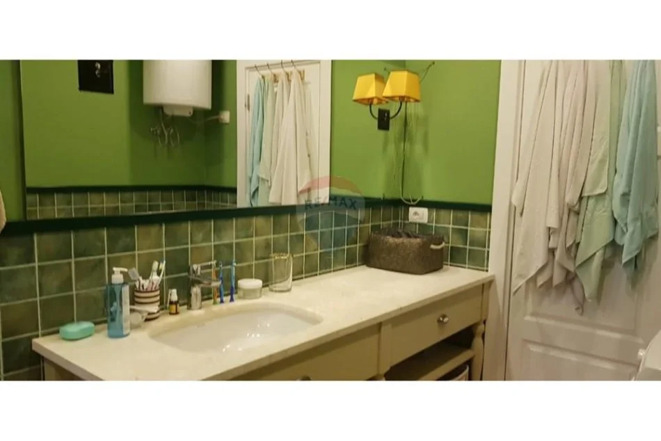 Tirane, jepet me qera apartament 3+1 Kati 3, 133 m² 1.500 € (Kodrra e diellit)