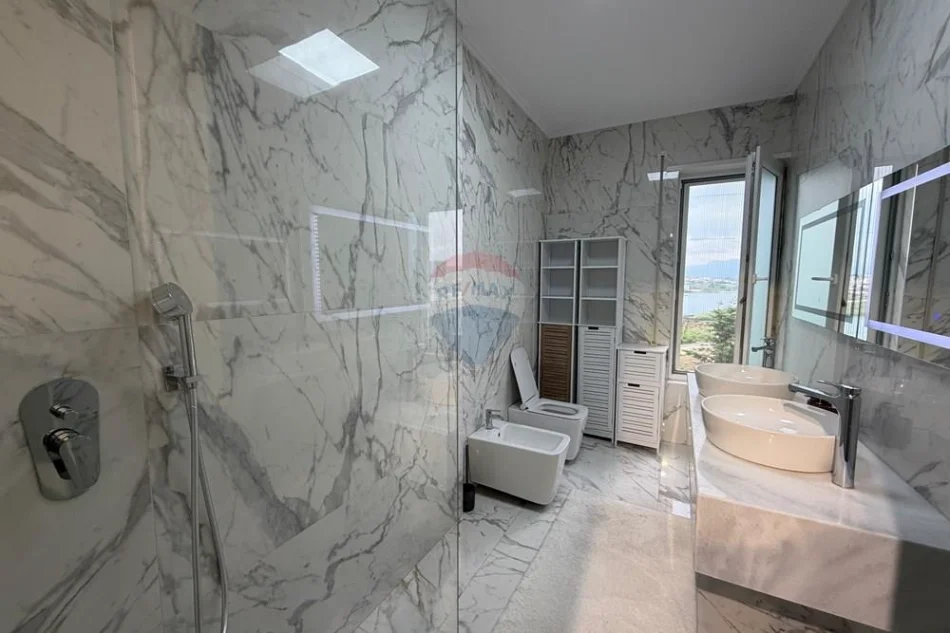 Tirane, jepet me qera Vile 3 Katshe Kati 4, 220 m² 3.000 € (Farke e vogel)