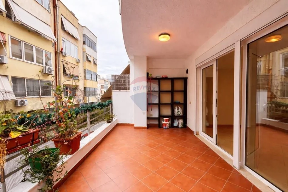 Tirane, shitet apartament , 160 m² 267.000 € 