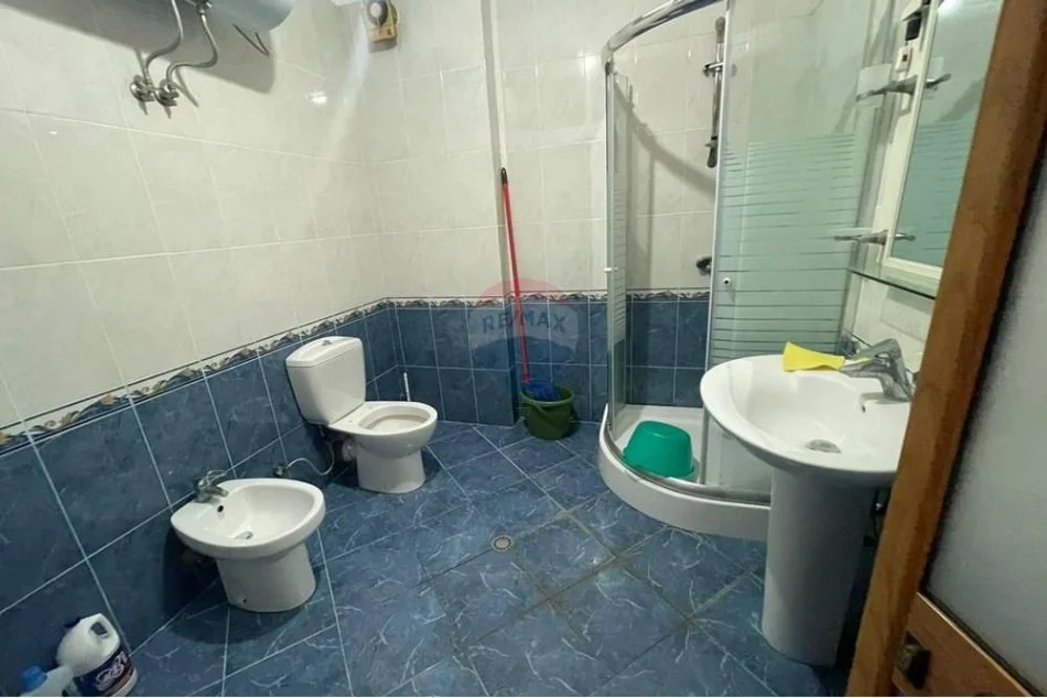 Tirane, jepet me qera apartament 2+1+Ballkon Kati 4, 80 m² 380 € 