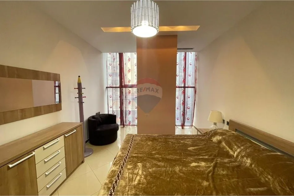 Tirane, jepet me qera apartament 2+1 Kati 3, 130 m² 1.100 € (Sheshi Willson)