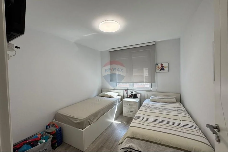 Tirane, jepet me qera apartament 2+1 Kati 3, 95 m² 1.100 € (Blloku)