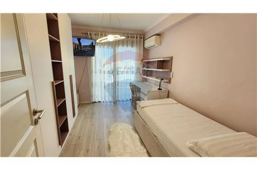 Tirane, jepet me qera apartament 2+1 Kati 7, 123 m² 1.350 € (Rruga Vaso Pasha Libri Universitar, Tiranë)