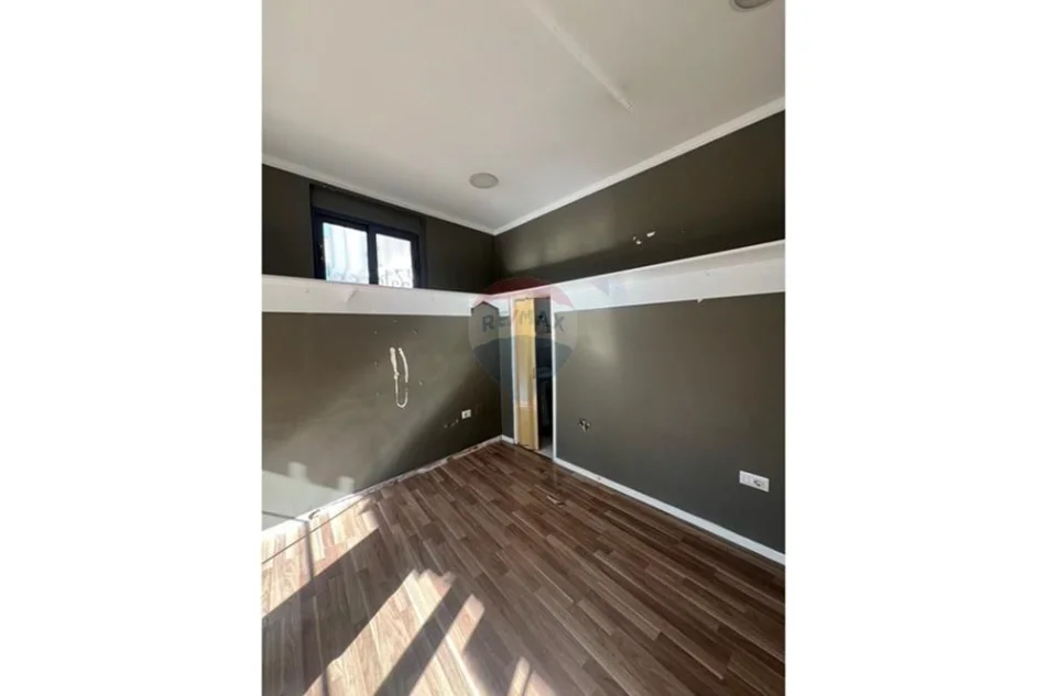 Tirane, jepet me qera ambjent biznesi Kati 0, 15 m² 270 € 