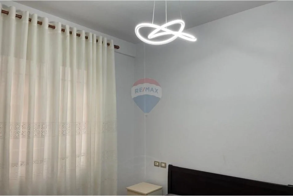 Tirane, jepet me qera shtepi 1+1 Kati 1, 63 m² 500 € 