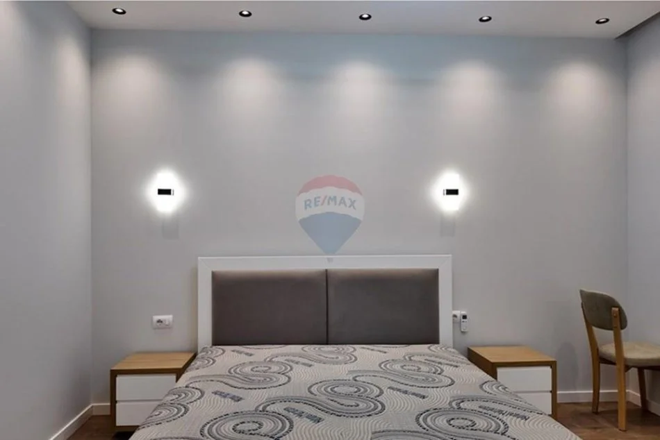 Tirane, jepet me qera Vile , 190 m² 900 € (Qesarak, Rruga Dalip Topi)