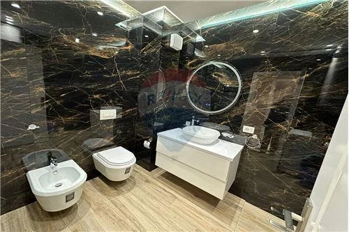 Tirane, jepet me qera apartament 2+1 , 115 m² 1.000 € (Komuna e Parisit - Kompleksi Dinamo, Shqipëri)