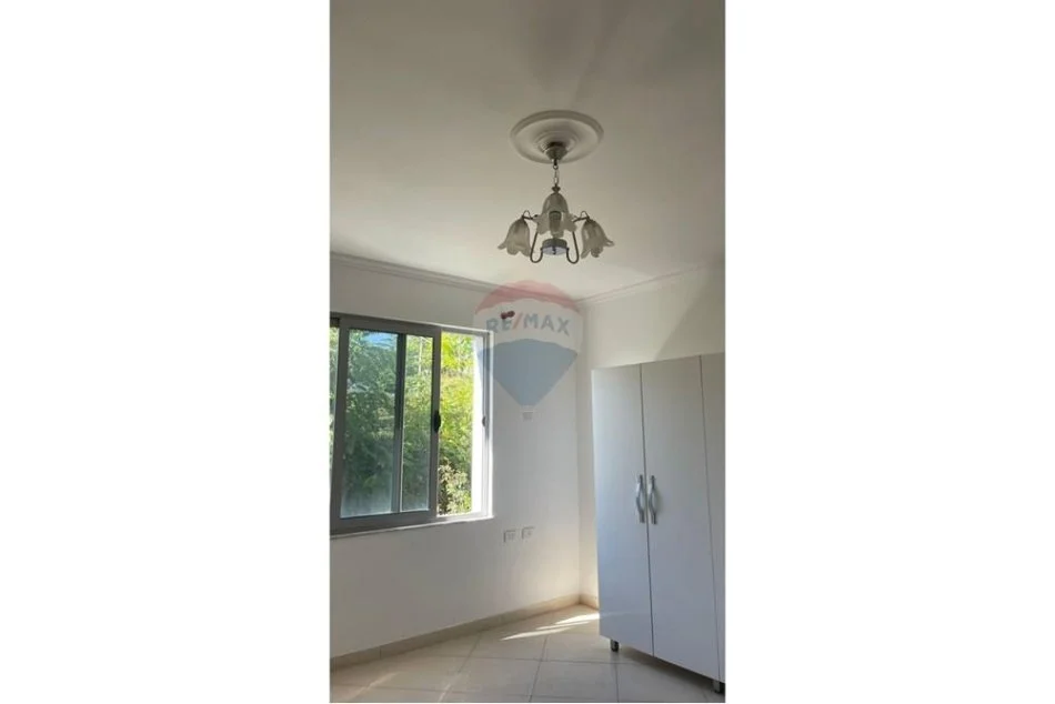 Tirane, jepet me qera shtepi 2+1 Kati 2, 120 m² 450 € (Porcelan, Tiranë)