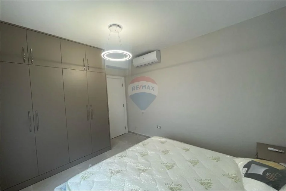 Tirane, jepet me qera apartament 2+1+Ballkon , 78 m² 700 € 