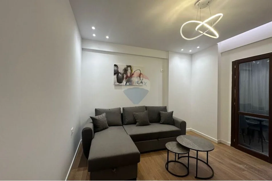 Tirane, shitet apartament 1+1 , 53 m² 145.000 € (Komuna e Parisit)