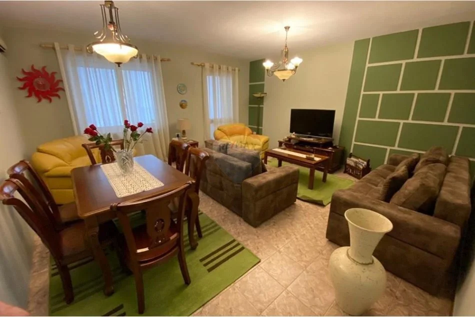 Tirane, jepet me qera apartament 2+1 , 70 m² 600 € (Rruga Bardhok Biba)