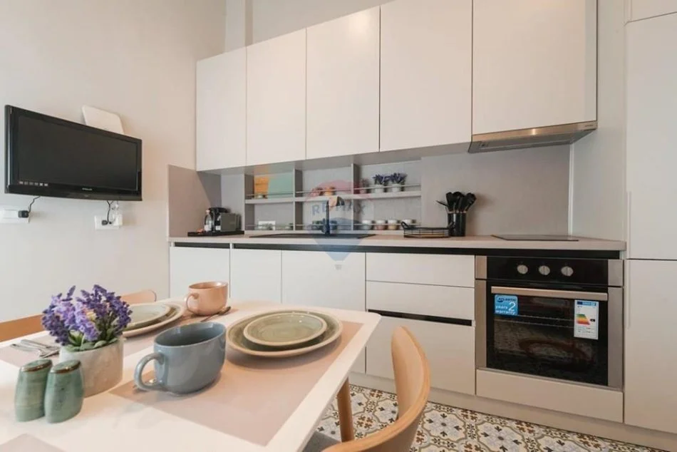 Tirane, jepet me qera apartament 2+1 Kati 4, 50 m² 1.300 € (Shallvaret)