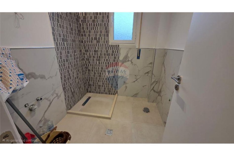 Vlore, shitet apartament 2+1 Kati 8, 140.000 €