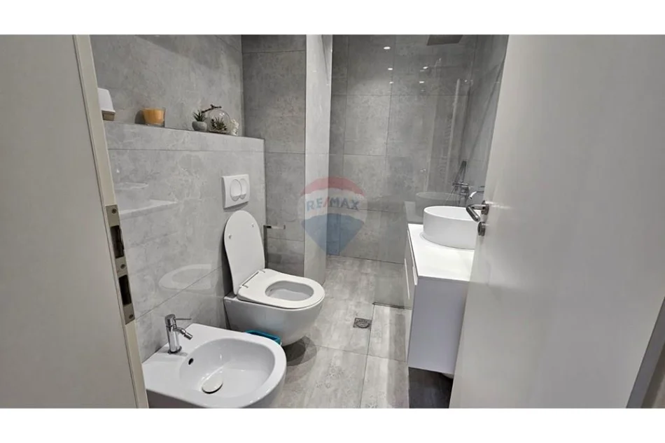 Tirane, jepet me qera , 100 m² 700 € 