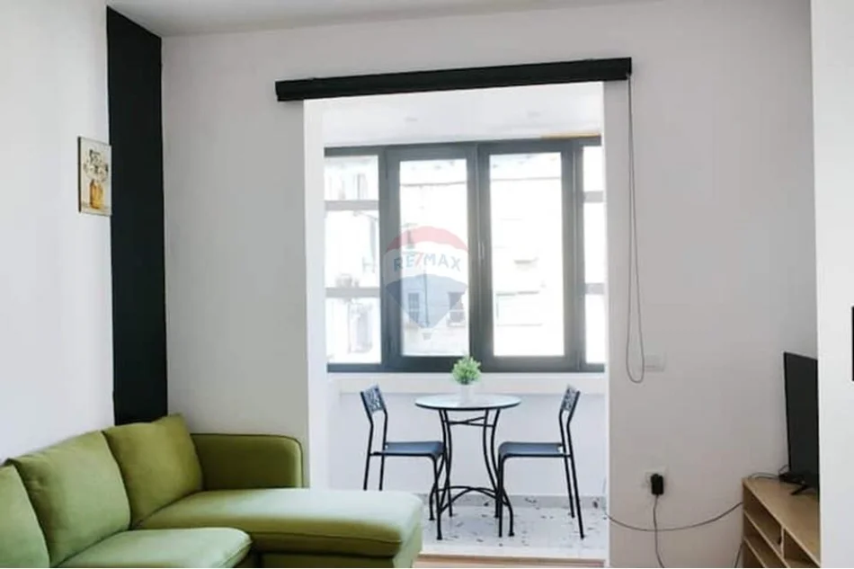 Tirane, shitet apartament 1+1 , 179.000 € 