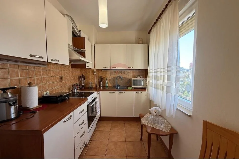 Tirane, jepet me qera apartament 1+1+Ballkon , 66 m² 650 € 